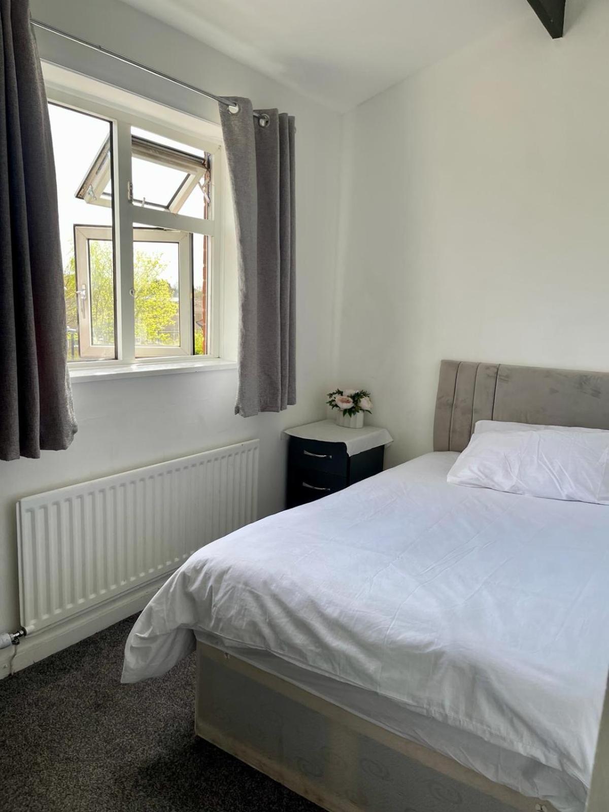 Homestays-Close To Coventry City And University I Free Parking I Wi-Fi Bagian luar foto