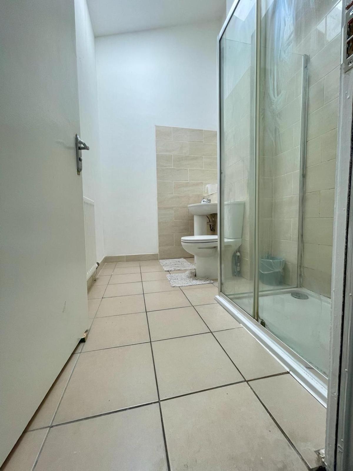 Homestays-Close To Coventry City And University I Free Parking I Wi-Fi Bagian luar foto
