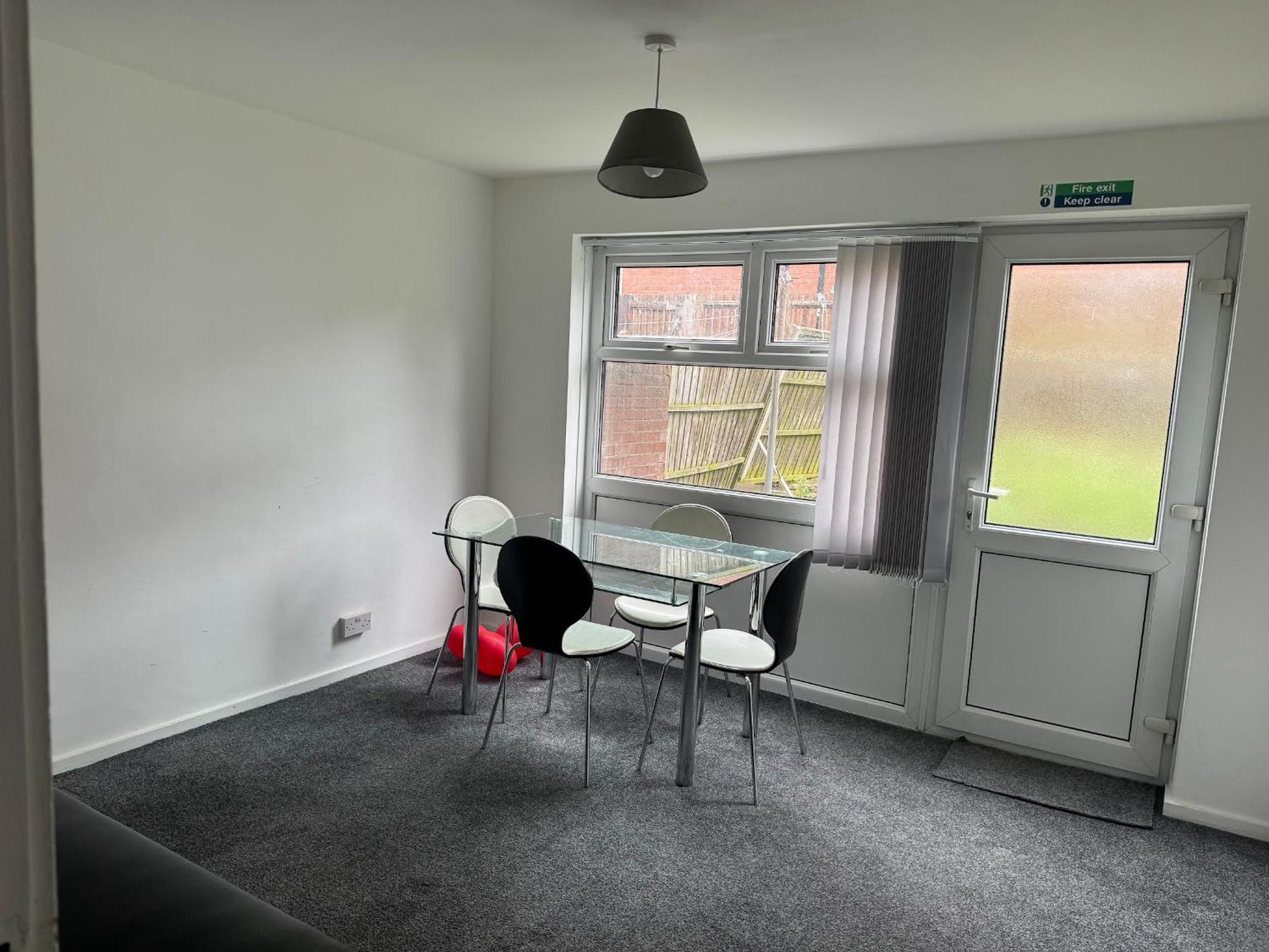 Homestays-Close To Coventry City And University I Free Parking I Wi-Fi Bagian luar foto